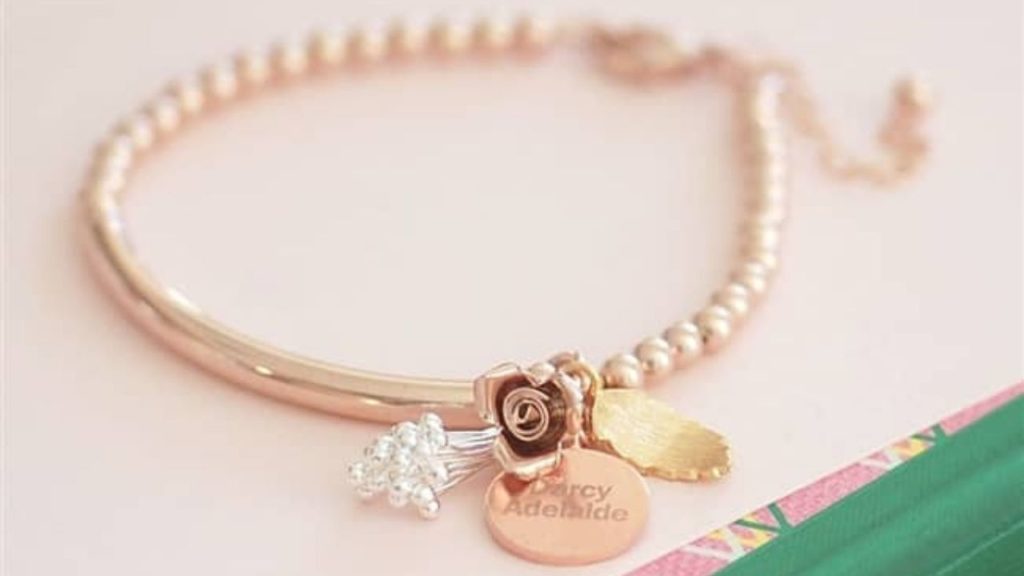 What Jewellery Should I Buy For My Girlfriend? Issy UK